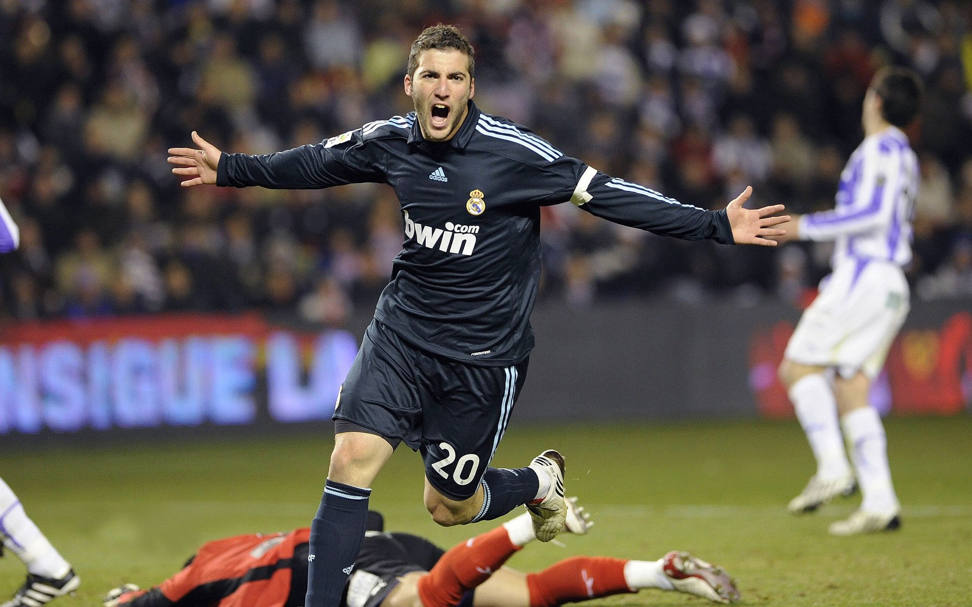 未来“足球皇者”崭露头角:新星引领潮流,足球皇家俱乐部