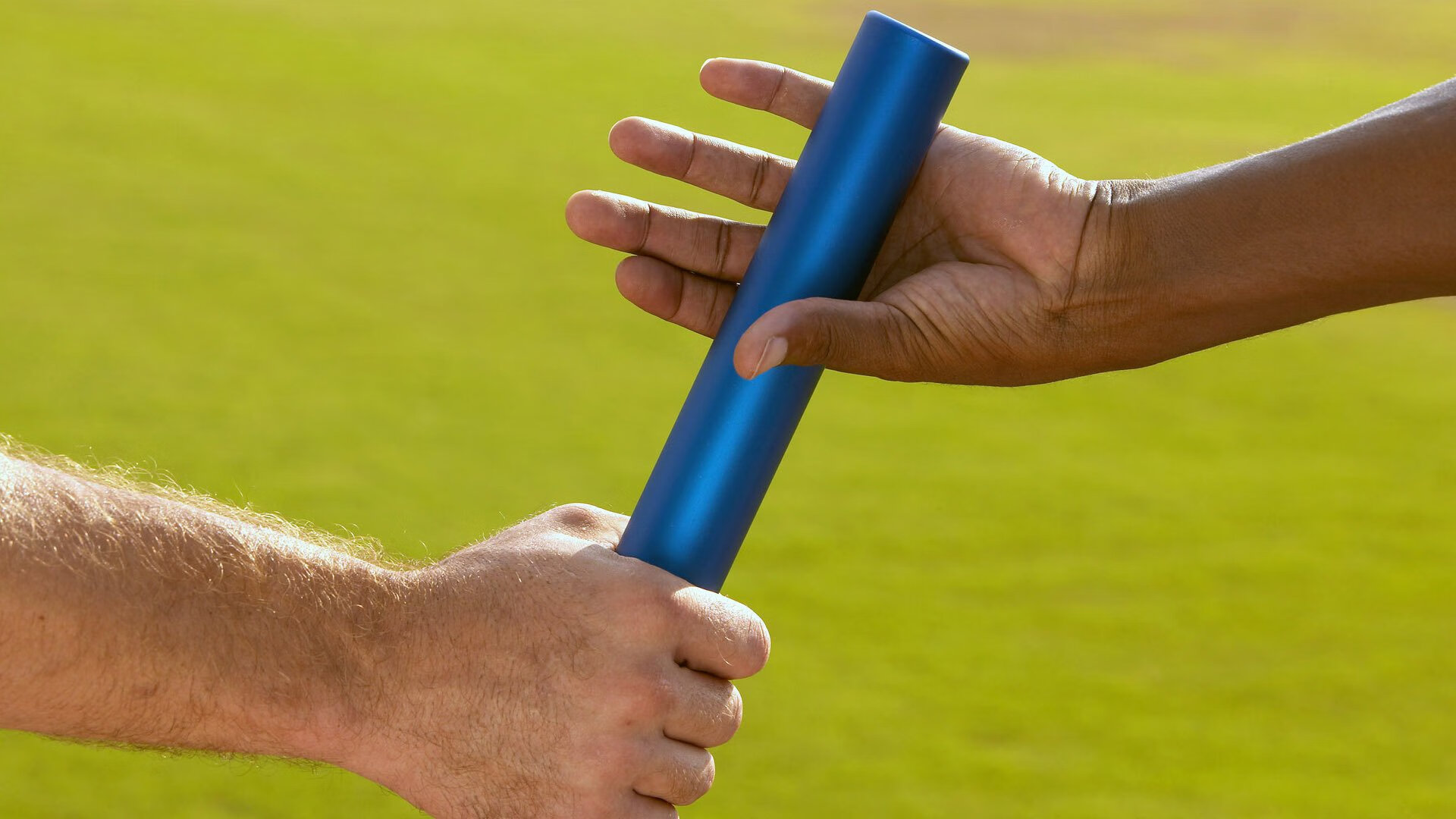 博卡中场组织缺乏核心，传控被切断，博卡主场球衣