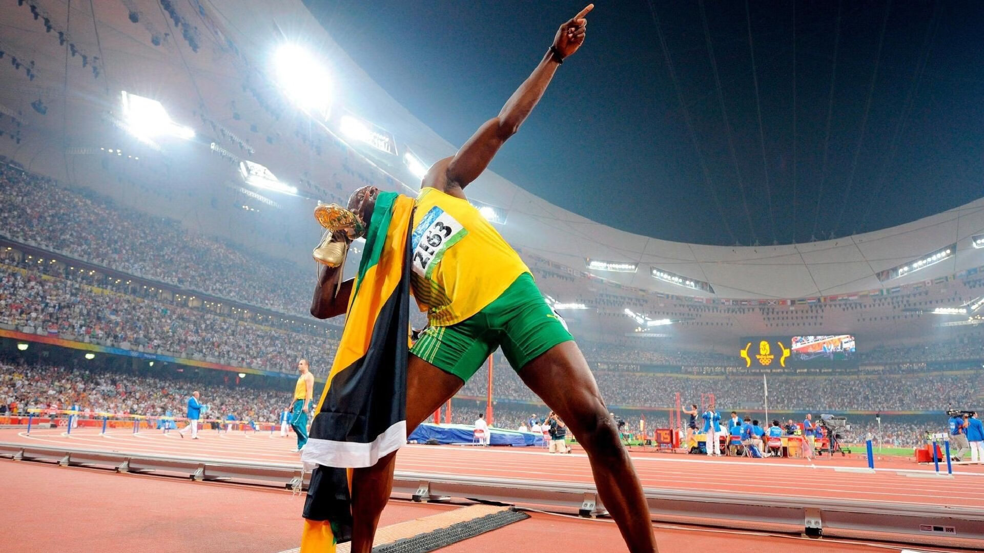 斯图加特高位封锁打断出球路线,斯图加特高中锋